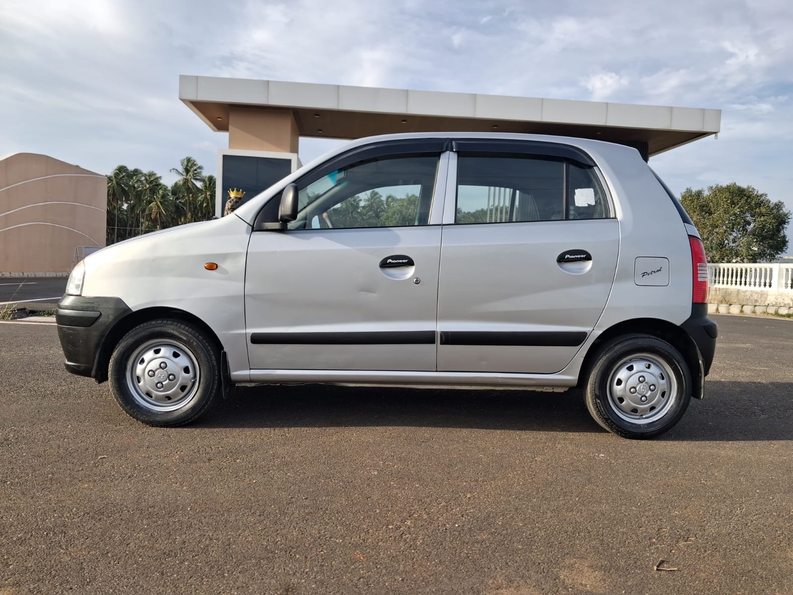 Hyundai Santro Xing - Image 3