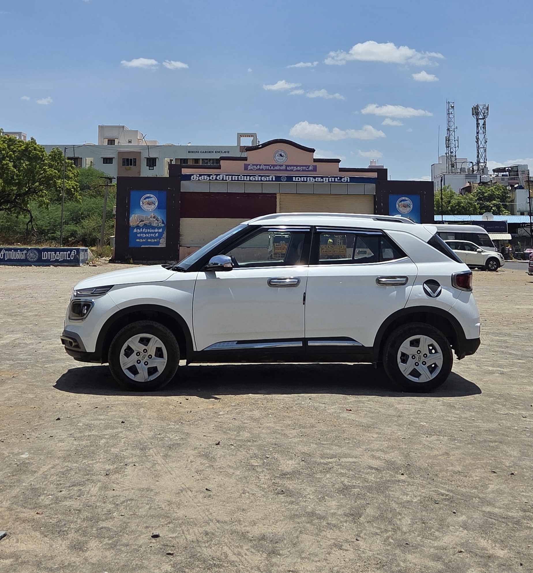 Hyundai Venue - Image 2