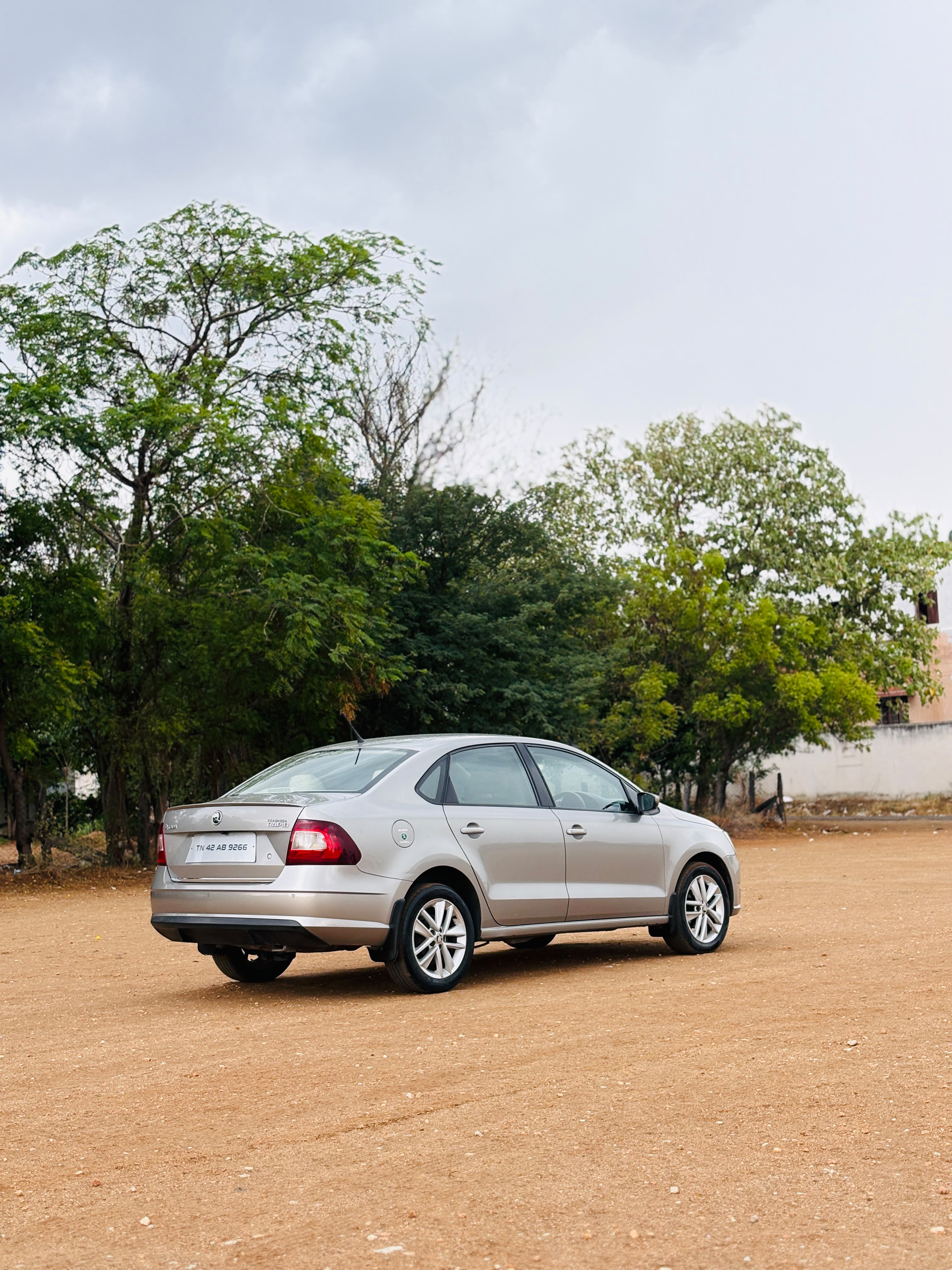 Skoda Rapid - Image 9