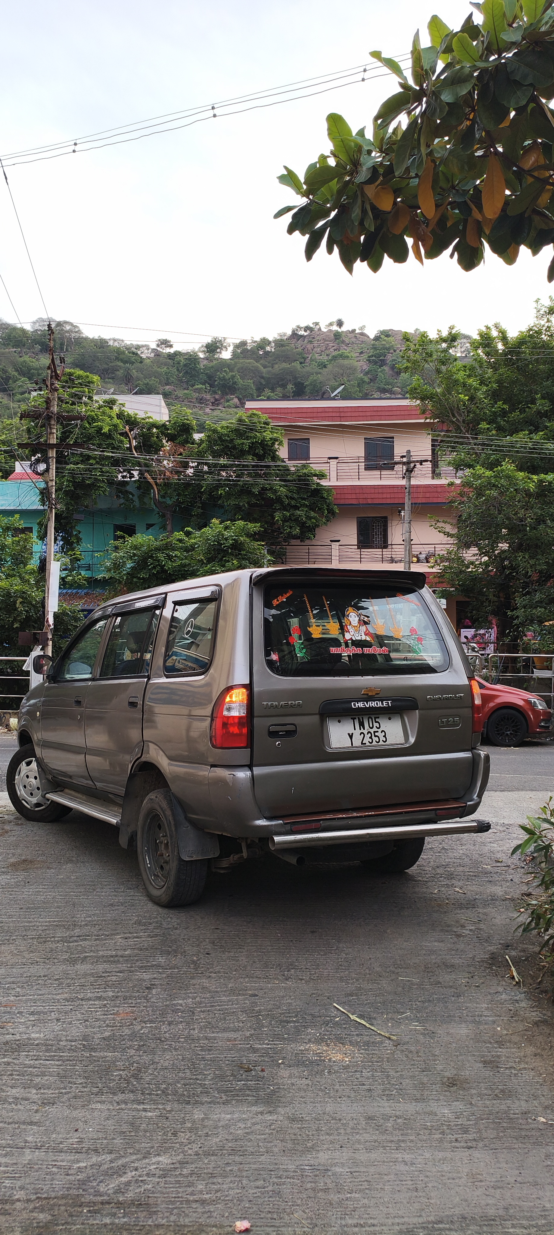 Chevrolet Tavera - Image 6