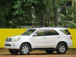 Toyota Fortuner 4x4 MT