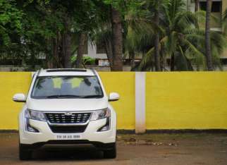 Mahindra XUV500 W11