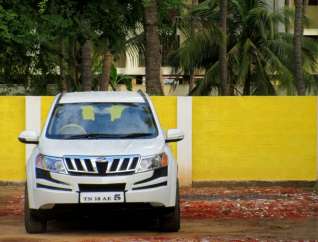 Mahindra XUV500 W8