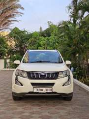 Mahindra XUV500 W10