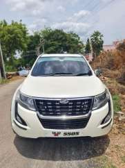 Mahindra XUV500 W9