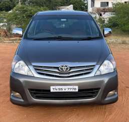 Toyota Innova 2.5 GX 7 STR BS IV