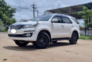 Toyota Fortuner 4x2 AT