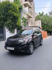 Mahindra XUV500 W8 Dual Tone