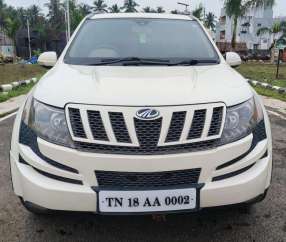 Mahindra XUV500 W8 Dual Tone