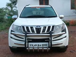 Mahindra XUV500 W8 Dual Tone