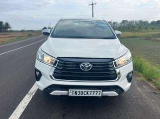 Toyota Innova Crysta 2.4 V