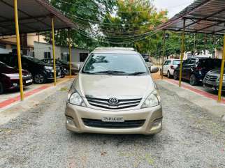 Toyota Innova 2.0 V