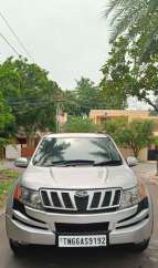 Mahindra XUV500 W8 Dual Tone