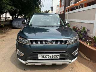 Mahindra XUV300 W6