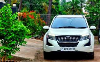 Mahindra XUV500 W7