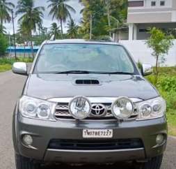 Toyota Fortuner 4x4 MT