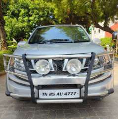 Mahindra XUV500 W8 Dual Tone