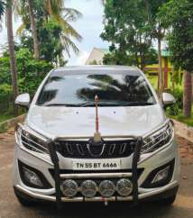 Mahindra Marazzo M6