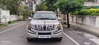 Mahindra XUV500 W8 Dual Tone