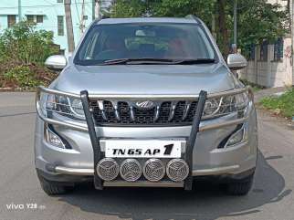 Mahindra XUV500 W10