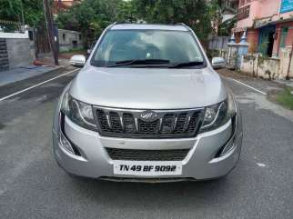 Mahindra XUV500 W10