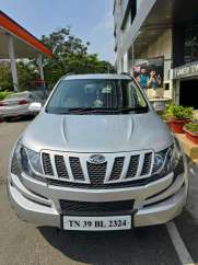 Mahindra XUV500 W8 Dual Tone