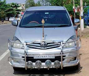 Toyota Innova 2.5 V 8 STR