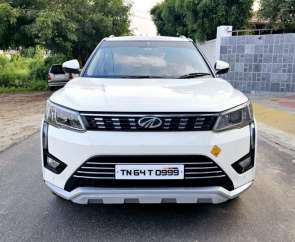 Mahindra XUV300 W8