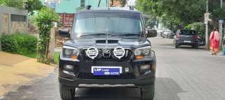 Mahindra Scorpio S10