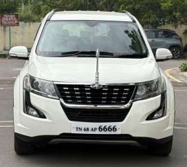 Mahindra XUV500 W7