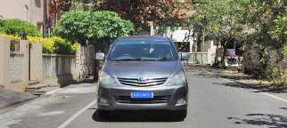 Toyota Innova 2.5 V 7 STR