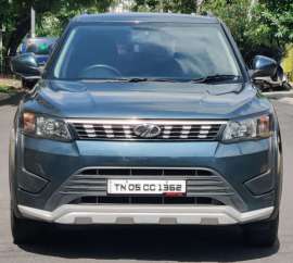 Mahindra XUV300 W6