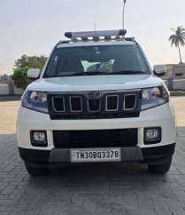 Mahindra TUV300 T10