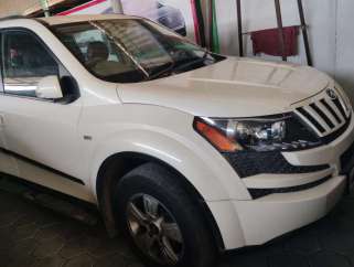 Mahindra XUV500 W8 Dual Tone