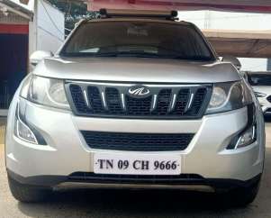 Mahindra XUV500 W10