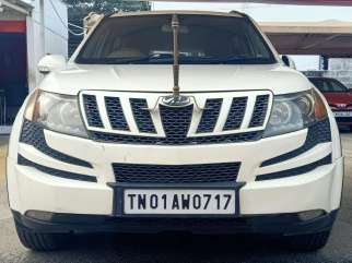 Mahindra XUV500 W8 Dual Tone