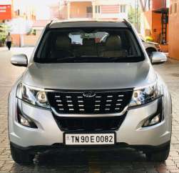 Mahindra XUV500 W11