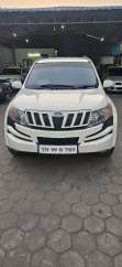 Mahindra XUV500 W8 Dual Tone