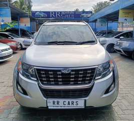 Mahindra XUV500 W11