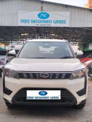 Mahindra XUV300 W6