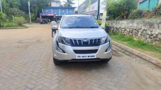 Mahindra XUV500 W10