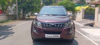 Mahindra XUV500 W10