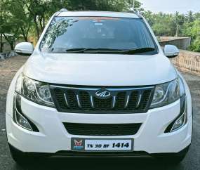 Mahindra XUV500 W10