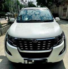 Mahindra XUV500 W9