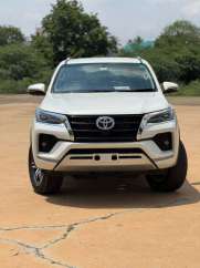 Toyota Fortuner 4X2 MT