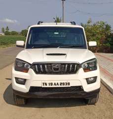 Mahindra Scorpio S10