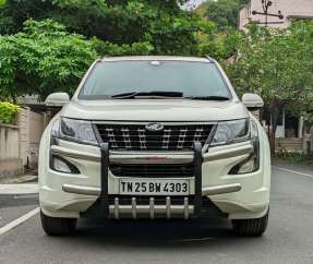 Mahindra XUV500 W5