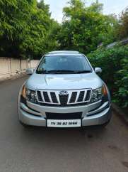 Mahindra XUV500 W8 Dual Tone
