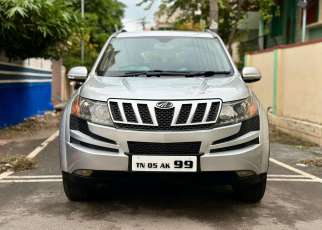Mahindra XUV500 W8 Dual Tone