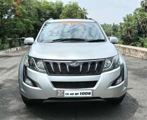 Mahindra XUV500 W6